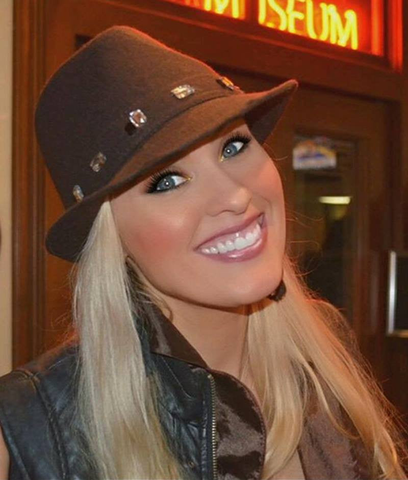 8.5 x 11 Photo # 123 - Darcy Donavan